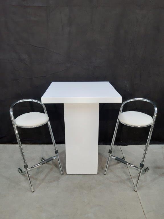 Statafel strak wit vierkant 80x80x110 Statafel strak wit vierkant 80x80x110