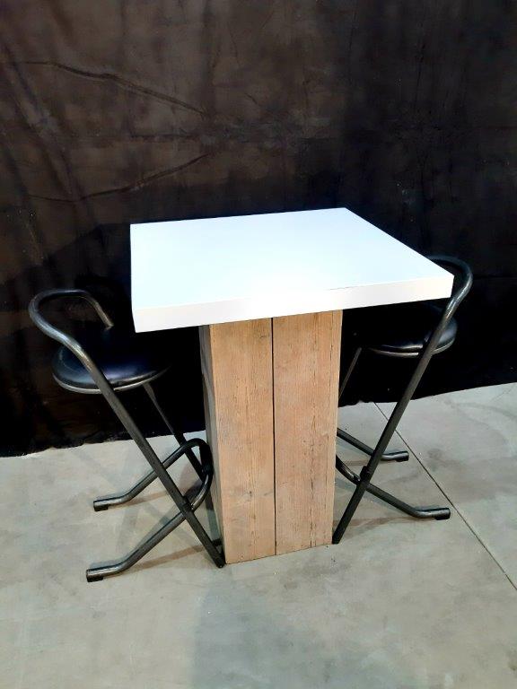 Statafel steigerhout met leren blad wit 80x80x110 Statafel steigerhout met leren blad wit 80x80x110