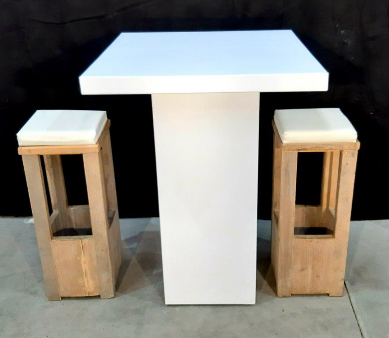 Statafel strak wit vierkant 80x80x110 Statafel strak wit vierkant 80x80x110